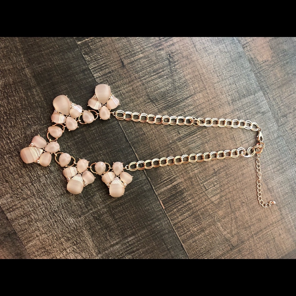Gold/mauve fashion necklace